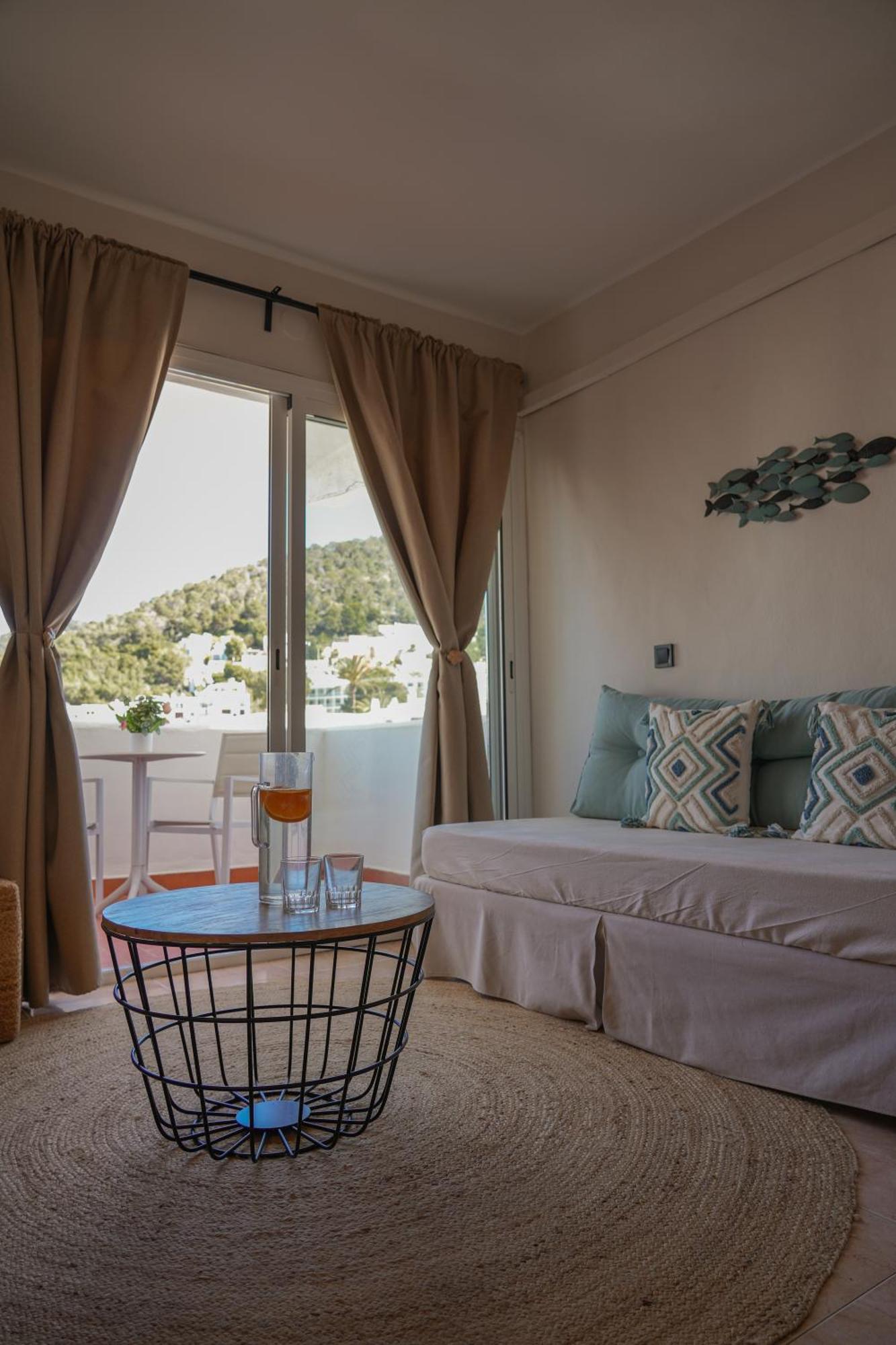 Apartamentos Ses Veles 칼라 이온가 외부 사진